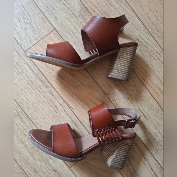 Maurices Shoes - MAURICES Hayden Side Weave Block Heel Size 6.5 M
